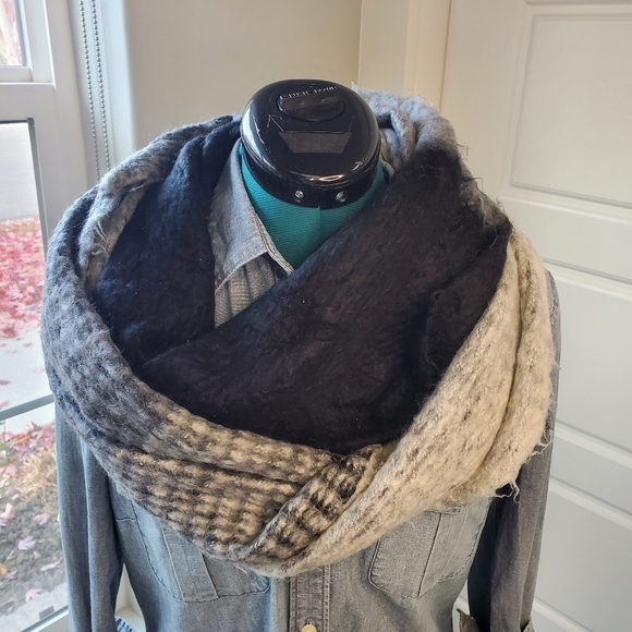 STEVE MADDEN OVERSIZE INFINITY SCARF MIXED PRINT BLACK CHARCOAL GREY WOMEN OS - Picture 1 of 12